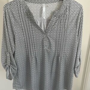 NY Collection Black and White Patterned Blouse